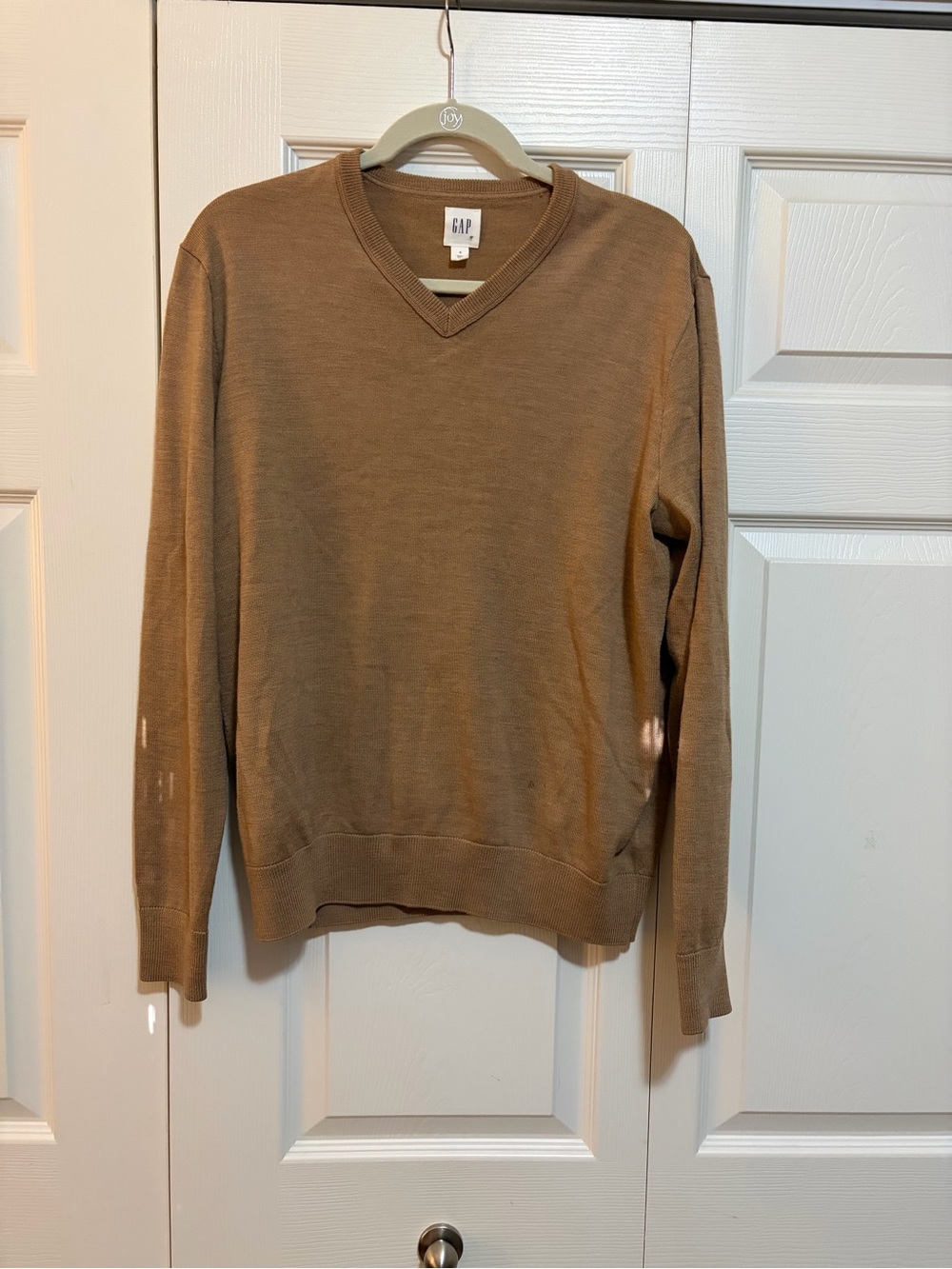 GAP Men's V-Neck Sweater – Camel Brown